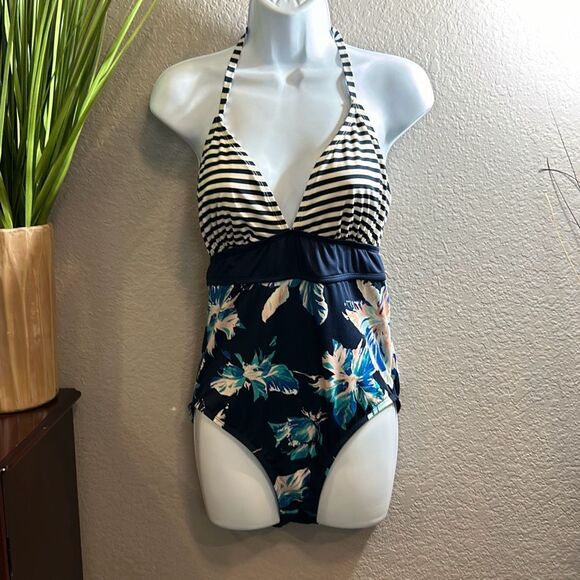 Carve Designs Other - #226 Carve designs one piece, tropical bathing suit size large